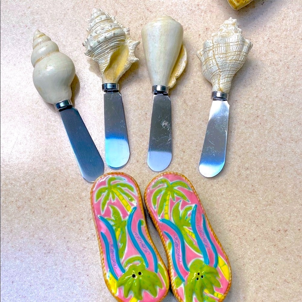 Seashell Spreaders with  Sandals salt/pepper